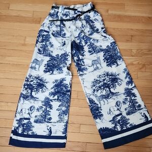 Womens Blue and White Printed Pants Size S/M